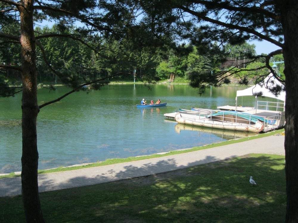 Access to waterways - Kayaking and canoeing are favorite activities in Laval (Le Centre de la Nature de Laval)