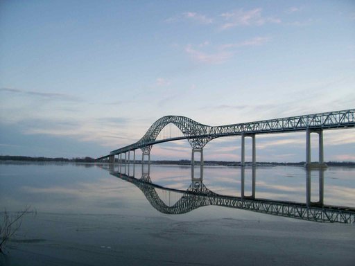 By John White - Photosubmissions 2013030310002373, CC BY-SA 3.0 The Laviolette Bridge connects Trois-Rivières, Quebec to Bécancour