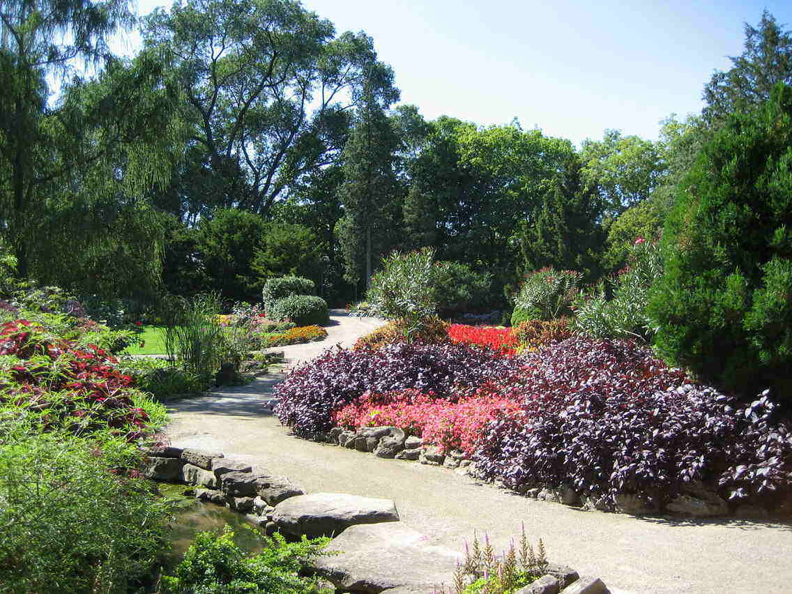 Rock Garden in Royal Botanical Gardens in Hamilton draws crowds