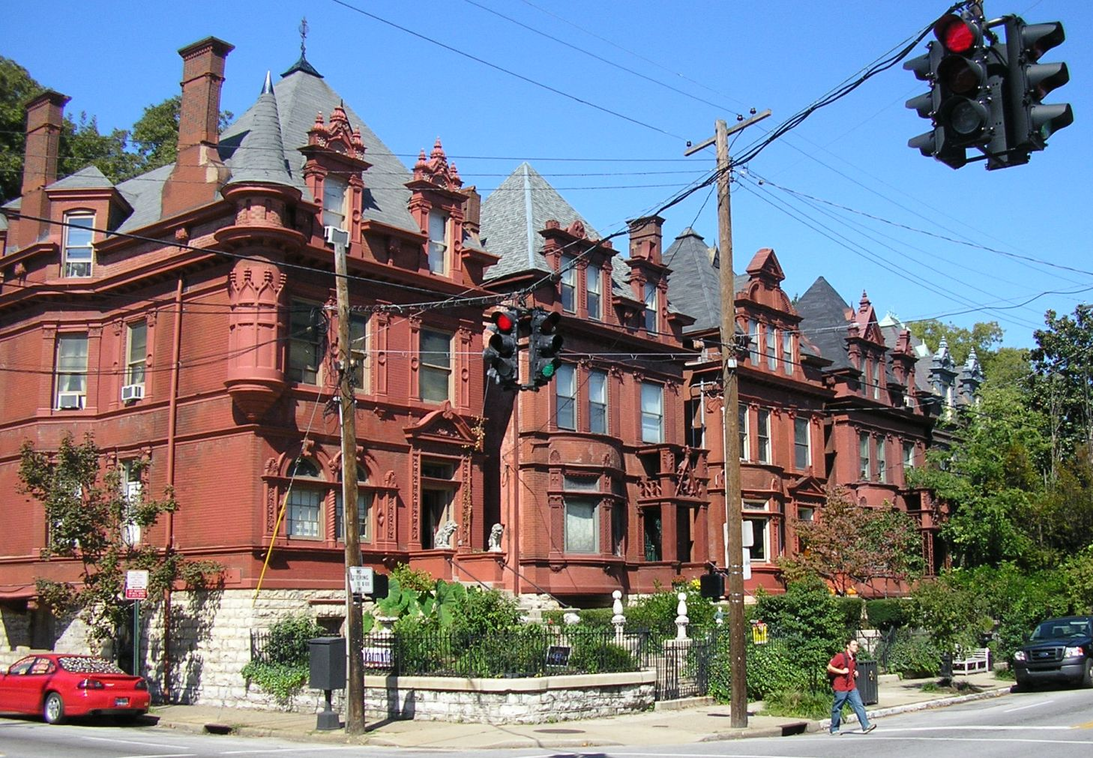 Old Louisville neighborhood – historic preservation area with older homes From en.wikipedia to Commons, CC BY 2.5 