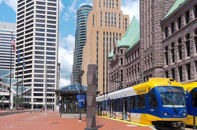 The city has efficient public transport, parkways, and a thriving economy for high quality of life